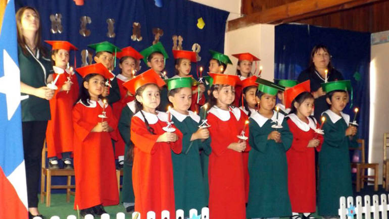 Niños del Jardín Infantil Rayo de Luz vivieron su primera graduación