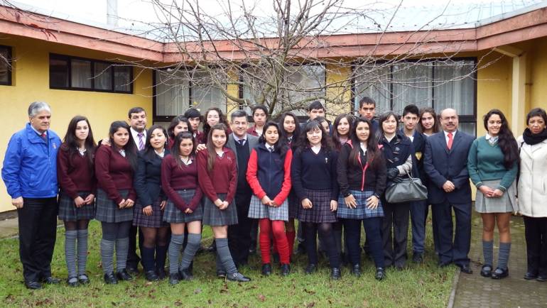 Distinguen a 36 estudiantes de Santa Juana que obtuvieron beca Presidente de la República