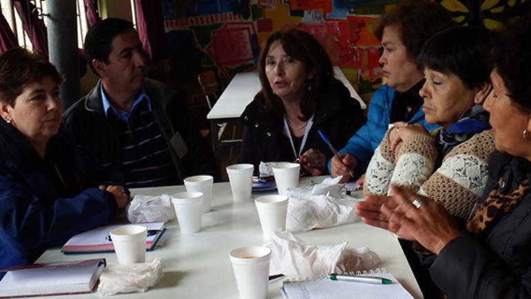 Más de 100 vecinos participan de Diálogo ciudadano en Salud