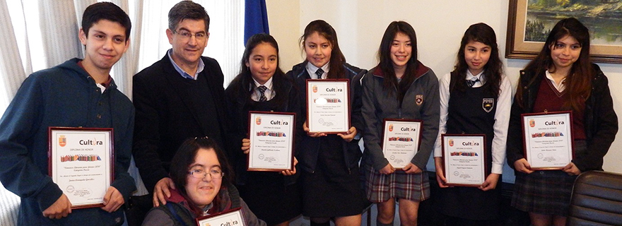 Destacada participación de estudiantes de la comuna en Concurso Literario para jóvenes 2014