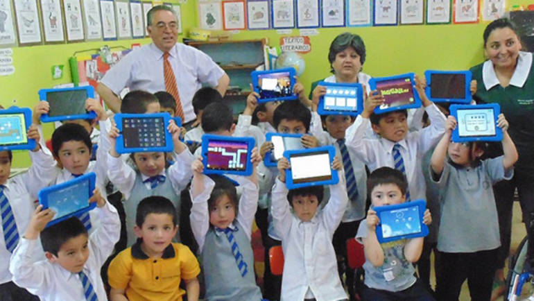 Escuela Recaredo Vigueras es premiada con Tablets para pequeños y pequeñas de pre kínder, kínder y primero básico