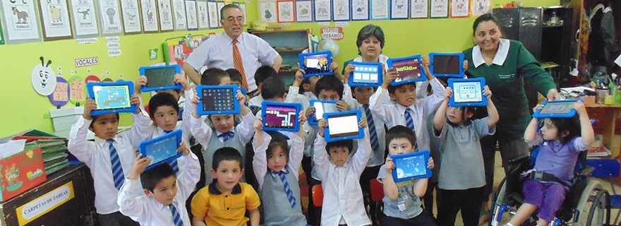 Escuela Recaredo Vigueras es premiada con Tablets para pequeños y pequeñas de pre kínder, kínder y primero básico