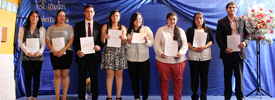 Más de 30 jóvenes y adultos obtienen su certificado de enseñanza media a través de Chilecalifica