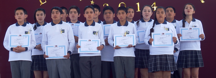 Escuela Chacayal | Niños de kínder y octavo básico reciben su certificado tras terminar un ciclo educativo