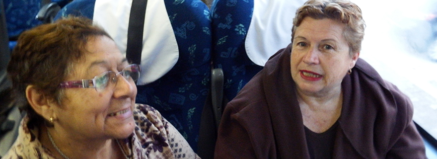 Adultos mayores de Santa Juana disfrutan de viaje a Pichilemu