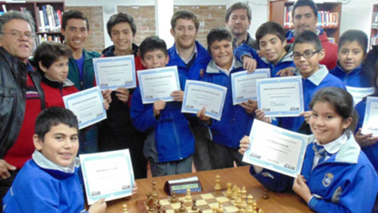 Estudiantes de Escuela Recaredo Vigueras ganan comunal de Ajedrez y pasan a torneo provincial