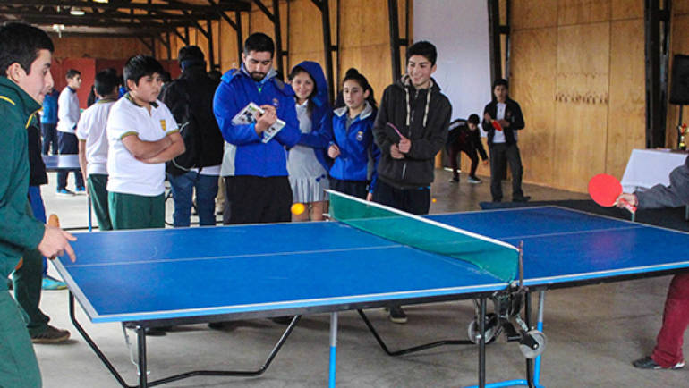 Estudiantes participaron con entusiasmo en Campeonato Comunal de Tenis de Mesa