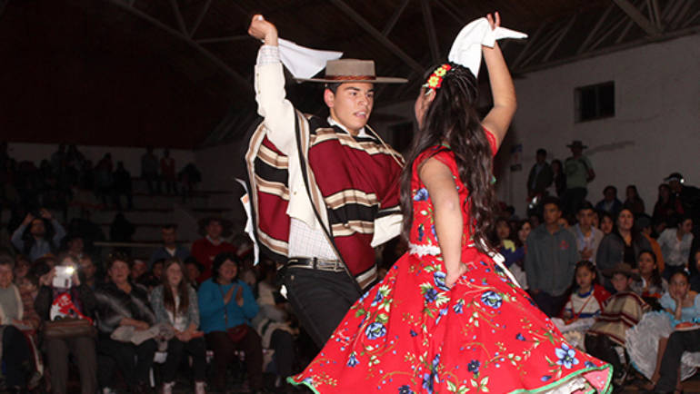 El Baile Nacional se vistió de gala en Campeonato 1 Millón para la Cueca