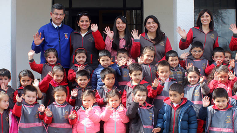Niños de la Escuela Especial de Lenguaje Amulén visitaron la Municipalidad