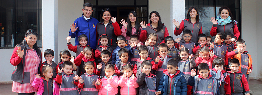 Niños de la Escuela Especial de Lenguaje Amulén visitaron la Municipalidad