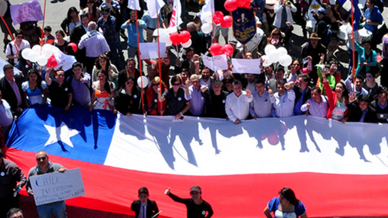 Alcalde Castro participó en marcha para pedir más médicos para Chile