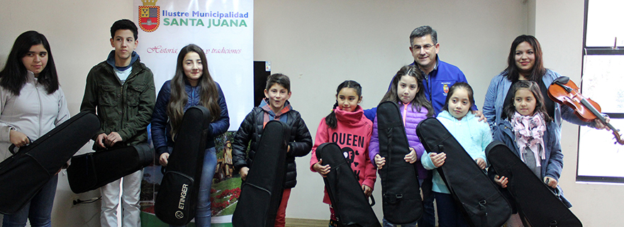 Niños de 8 a 12 años participan en Taller Municipal de Violín