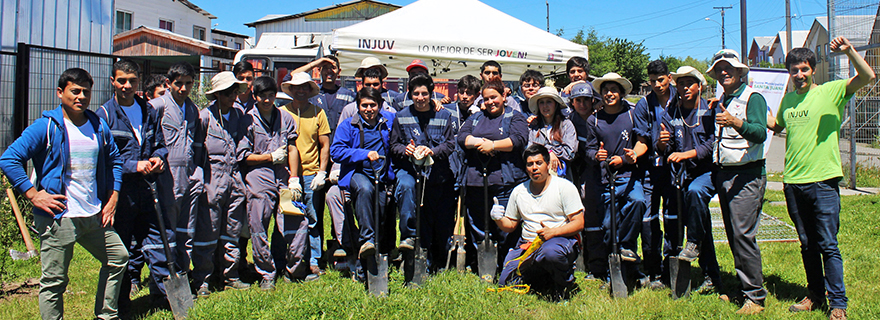 Jóvenes participaron en arborización comunitaria a Población Sueño Cumplido