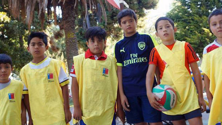 Fútbol Playa entretuvo a niños de la comuna