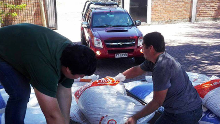 INDAP​ y Municipio entregan ayuda a campesinos afectados por incendios