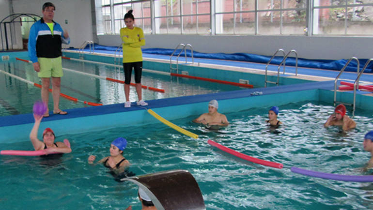 Estudiantes del Liceo Nueva Zelandia comenzaron sus clases de natación
