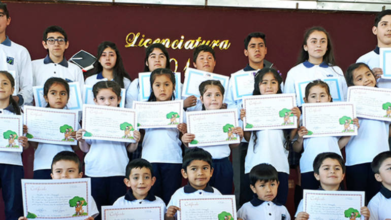 Estudiantes de Kinder y 8° básico de la Escuela G-721 Chacayal vivieron emotiva licenciatura
