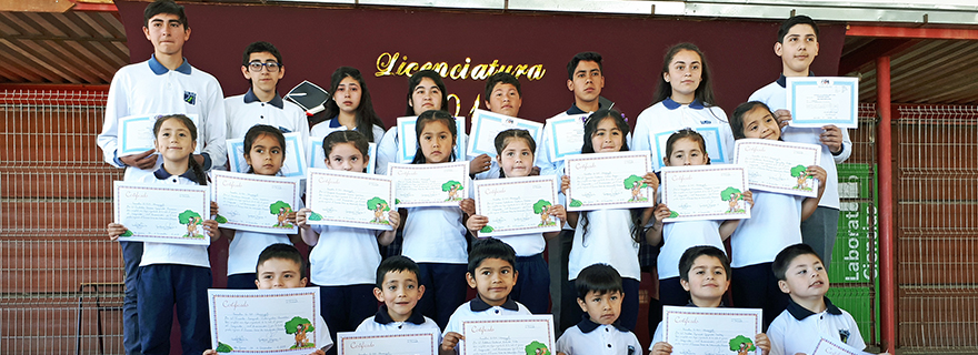 Estudiantes de Kinder y 8° básico de la Escuela G-721 Chacayal vivieron emotiva licenciatura