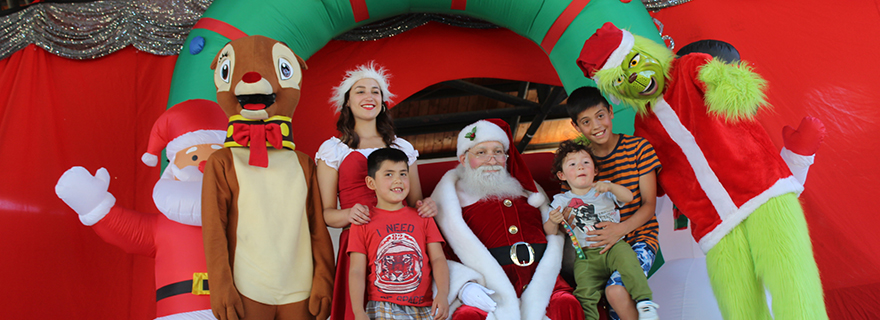 Niños y niñas festejaron la Navidad en Plaza de Armas